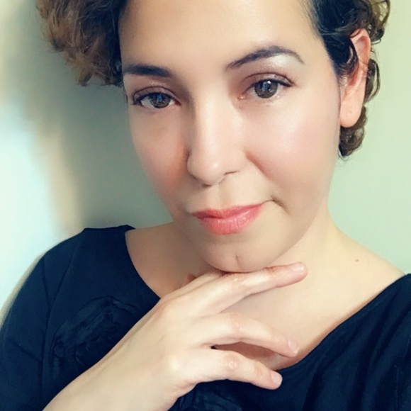 Meet your Posher, Alexandra - Picture 2 of 2